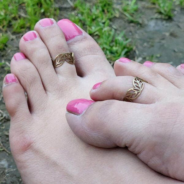 toe ring leaf design