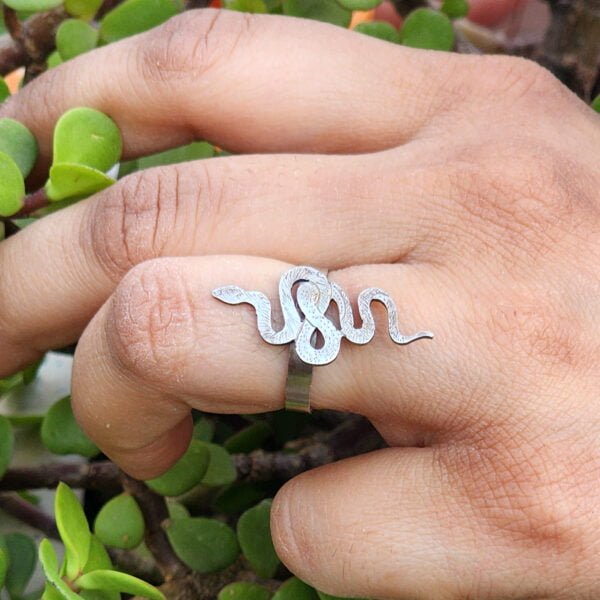 Snake ring in silver