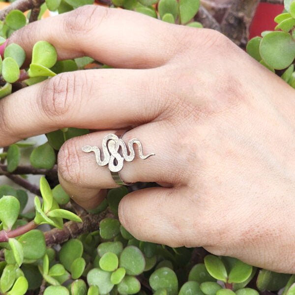 Snake ring in silver