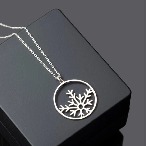 Beautiful Silver Pendants Snowflake Design