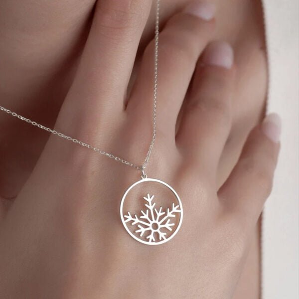 Beautiful Silver Pendants Snowflake Design