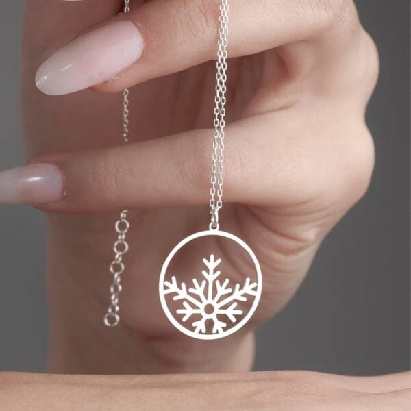 Beautiful Silver Pendants Snowflake Design