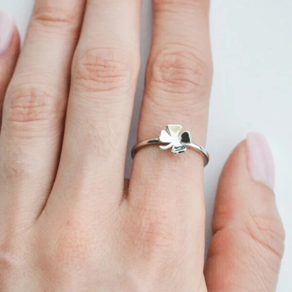 hug ring silver