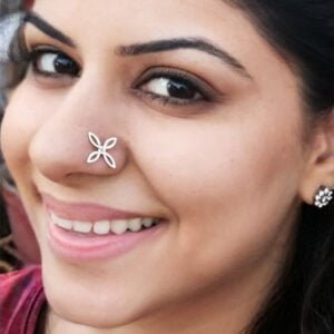 little silver nose pin