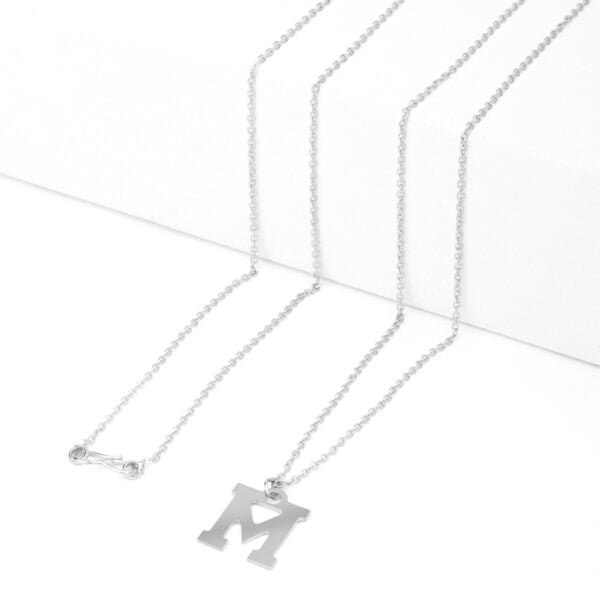 pendant alphabet M