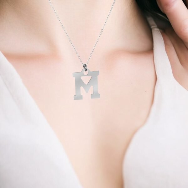 pendant alphabet M