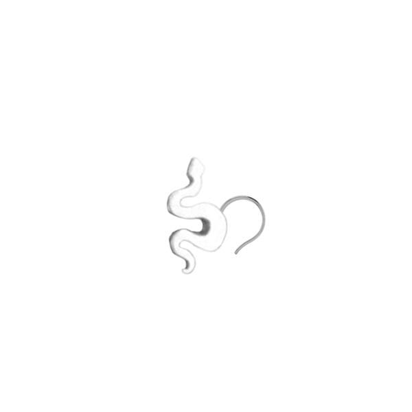 simple gold nose pin