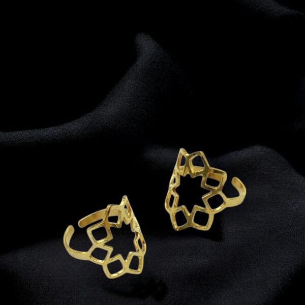 Gold toe rings for women
