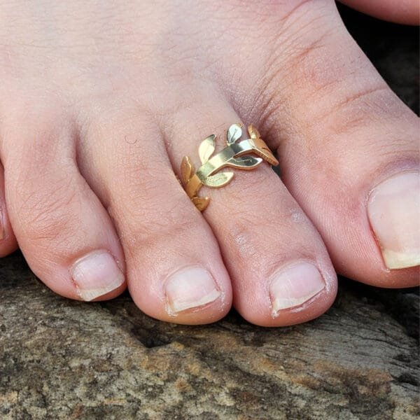 toe ring design Gold