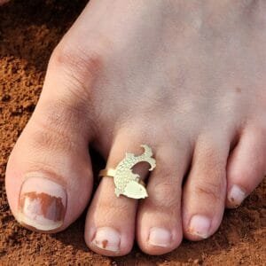 toes with rings