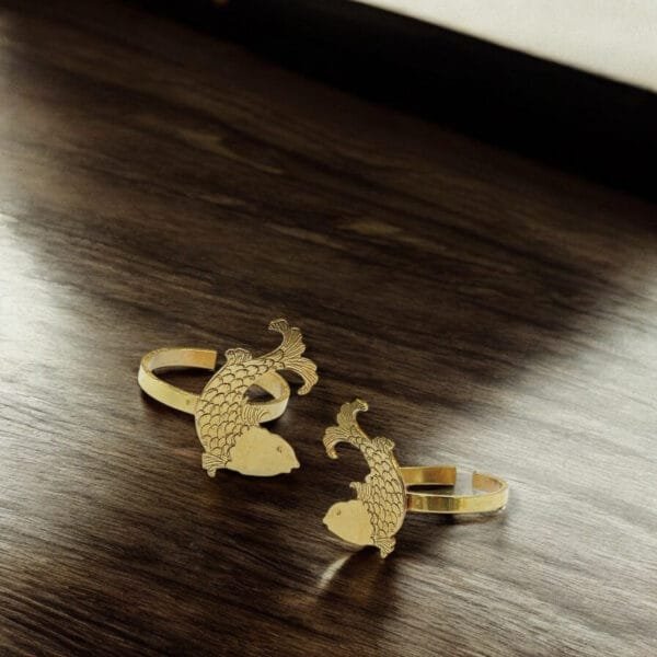 toes with rings